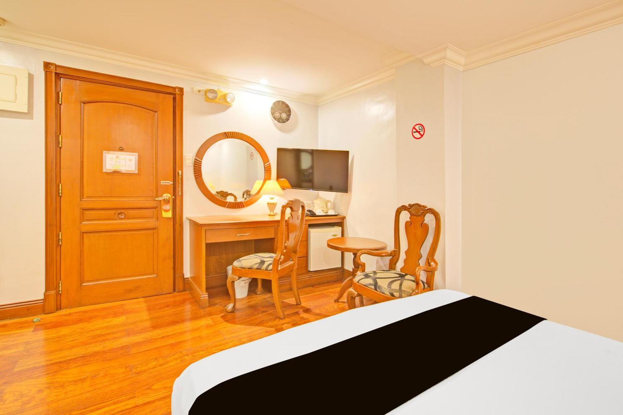 Townhouse Oak Vip Suites, Near Pnr Pasay Evangelista, Makati Manila 마카티 외부 사진