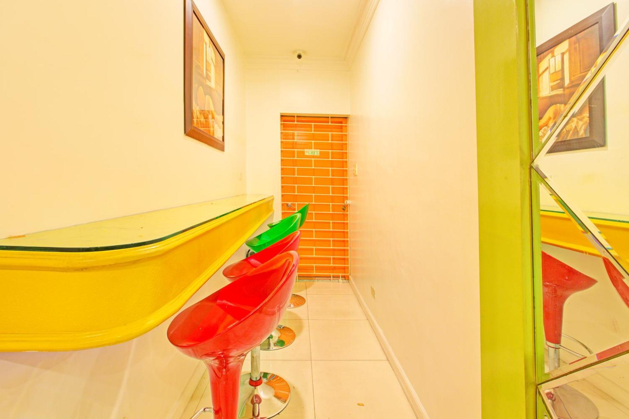 Townhouse Oak Vip Suites, Near Pnr Pasay Evangelista, Makati Manila 마카티 외부 사진