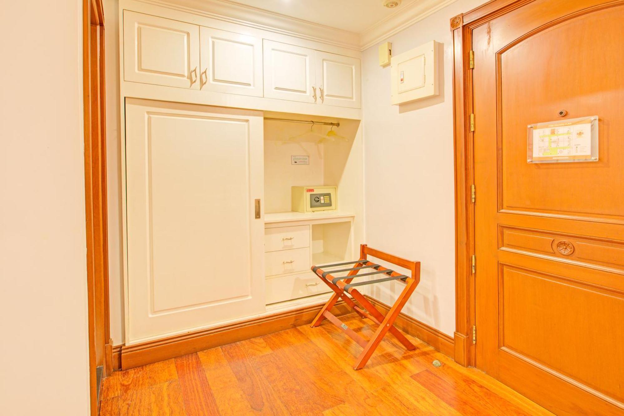 Townhouse Oak Vip Suites, Near Pnr Pasay Evangelista, Makati Manila 마카티 외부 사진